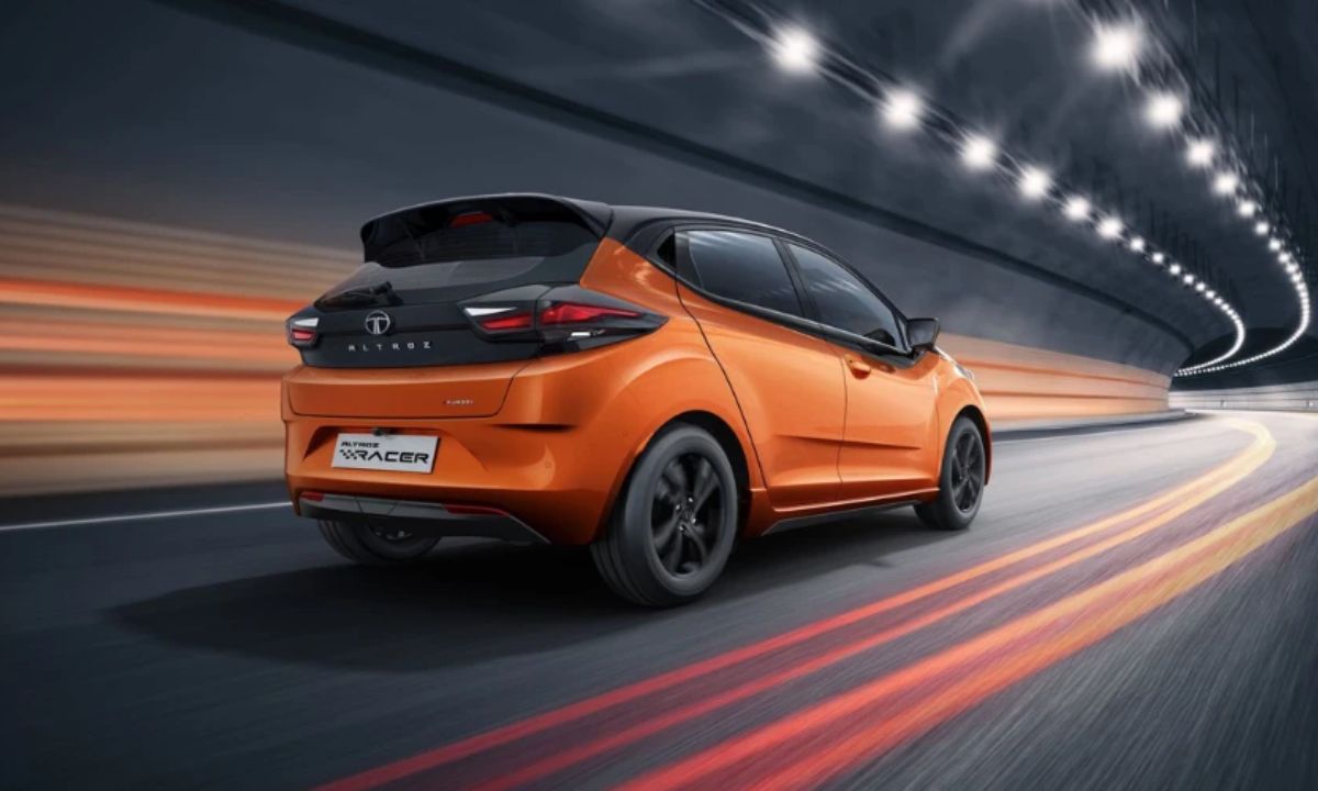 सपनों जैसी राइड, हकीकत जैसी फील – Honda Gold Wing बनी है हर सफर की स्टाइलिश कहानी! सपनों जैसी राइड, हकीकत जैसी फील – Honda Gold Wing बनी है हर सफर की स्टाइलिश कहानी!